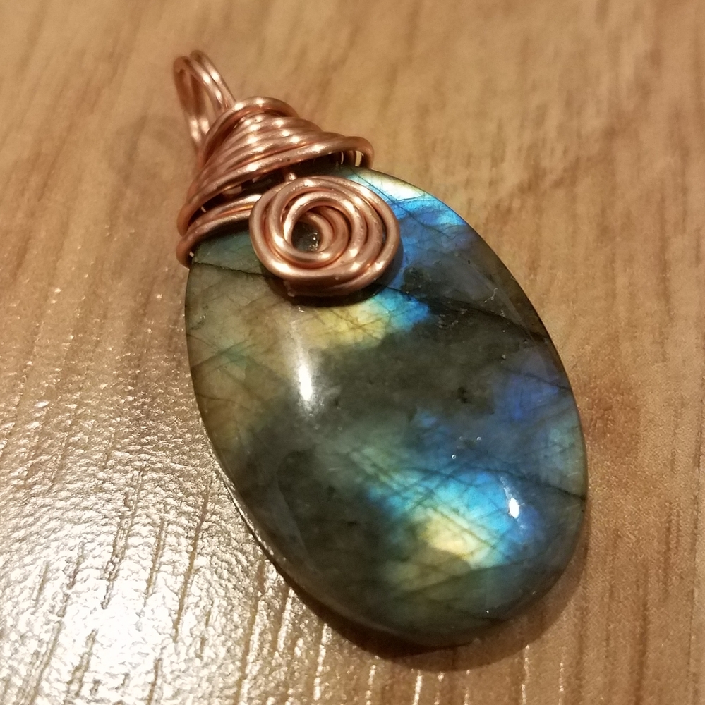 Oval Laboradorite Copper Swirl Wire Pendant